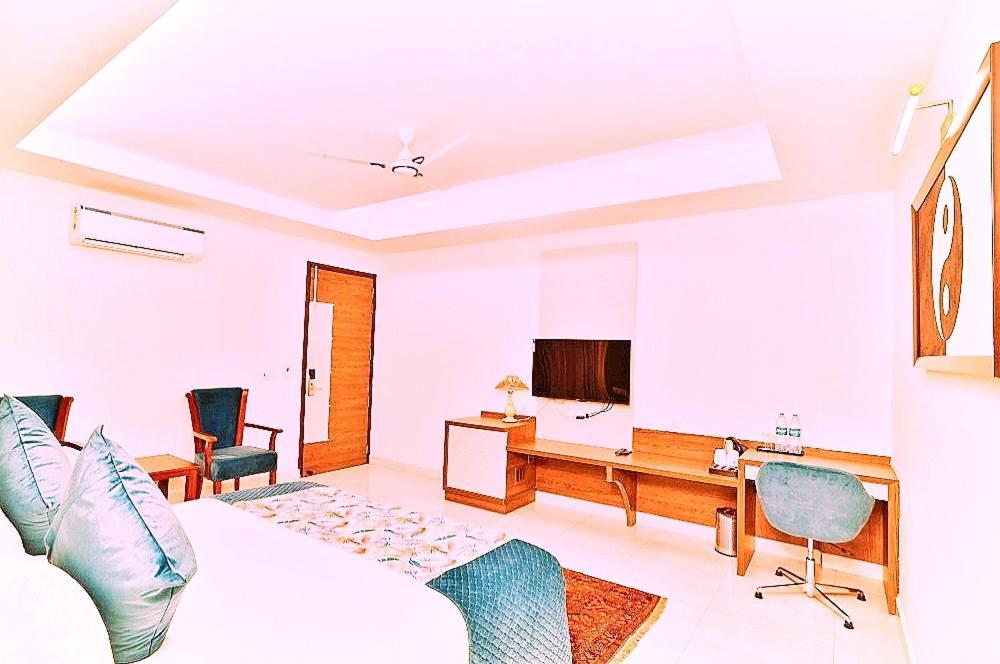 Hotel Sp Residency Near International Igi Airport Delhi Нью-Дели Экстерьер фото