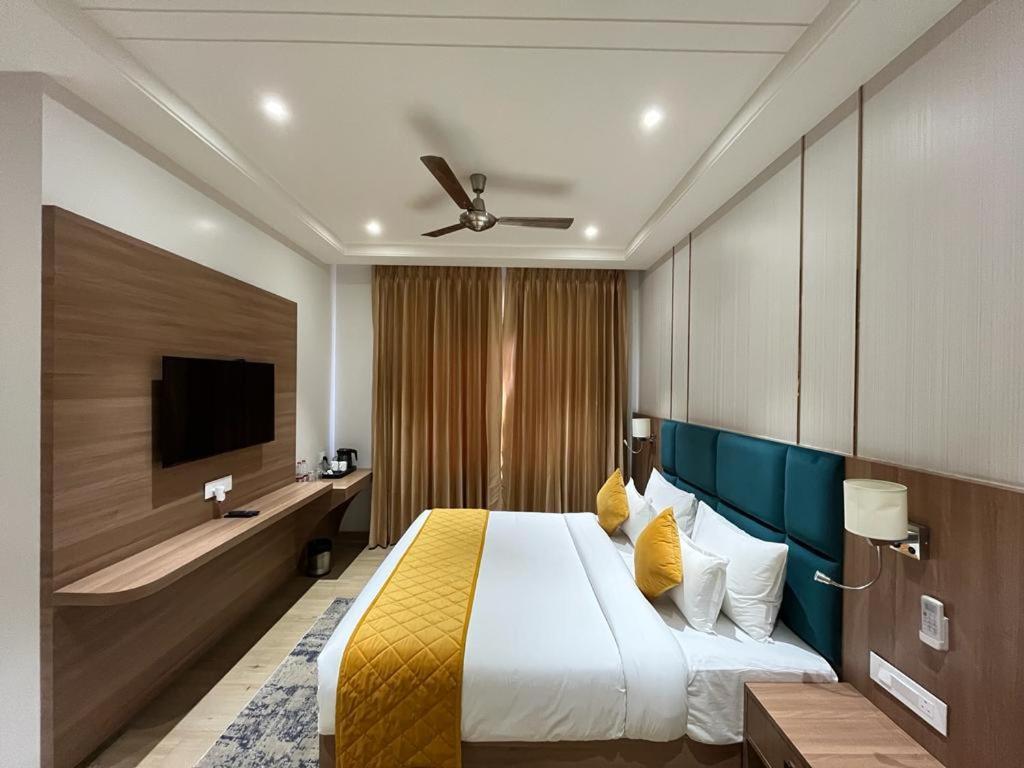Hotel Sp Residency Near International Igi Airport Delhi Нью-Дели Экстерьер фото